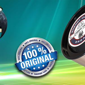 Pestisitler zirai mücadele Metotları içinde %95 kullanım yaygınlığına sahip görülüyor. Erciyes Üniversitesi tarafından yayınlanan tarım ilaçları kullanımı ve riskleri makalesine göre pestisit kullanılmadığı durumlarda ekin kalitesinde ve veriminde %60 lara varan oranda düşüş gözlemleniyor. Bu sebeple kullanımı çok yaygındır. Bakteri, virüs, haşere gibi zararlıların etkilerini ortadan kaldırmak amacı ile ekinlere verilen bileşenlere ve bu mücadelede kullanılacak olan yöntemlere pestisit deniyor. Sebze ve meyvelerin zarar görmeden yetişmesini sağlamakta olan pestisit; böcekler, mantarlar, yabancı otlar, yumuşakçalar ve Solucanlar için kullanılabiliyor. Pestisit, yer yer dezenfektan, biyolojik ajan ya da tekstil uygulama olarak karşımıza çıkıyor. Pestisitler kimyasal kalıntı oluşturur mu? Pestisitler öneriler doğrultusunda kullanılmadığı zaman kalıntıları ile insan sağlığı ve hayvan sağlığı konusunda olumsuz etkilere yol açmaktadırlar. Bunlar kimyasal yapıları nedeniyle önerilen dozların üzerinde tüm canlılar için potansiyel olarak zehirdir! Akut pestisit zehirlenmelerinin başlıca belirtileri: kusma, ishal, terleme, halsizlik, hareket etmeme isteği, solunum güçlüğü, çarpıntı, istemsiz kasılmalar olarak sayılabilir. Bunlardan bir ya da birkaçı aynı anda gözlemlenebilir.  Bu tarz durumlarda acilen hastaya müdahale edilmelidir. Geciken olgular da emilim daha yoğun olduğu için ölümcül olmaktadır.  Sağlıklı günler ve kanat dolu mutluluklar dilerim.  Kuş veteriner Kliniği veteriner hekim  Burak uçar İşte bu nedenle ENERGY CUBE papağan pellet yemi yapımınta tamamı SERTİFİKALI ORGANİK ürünler kullanir